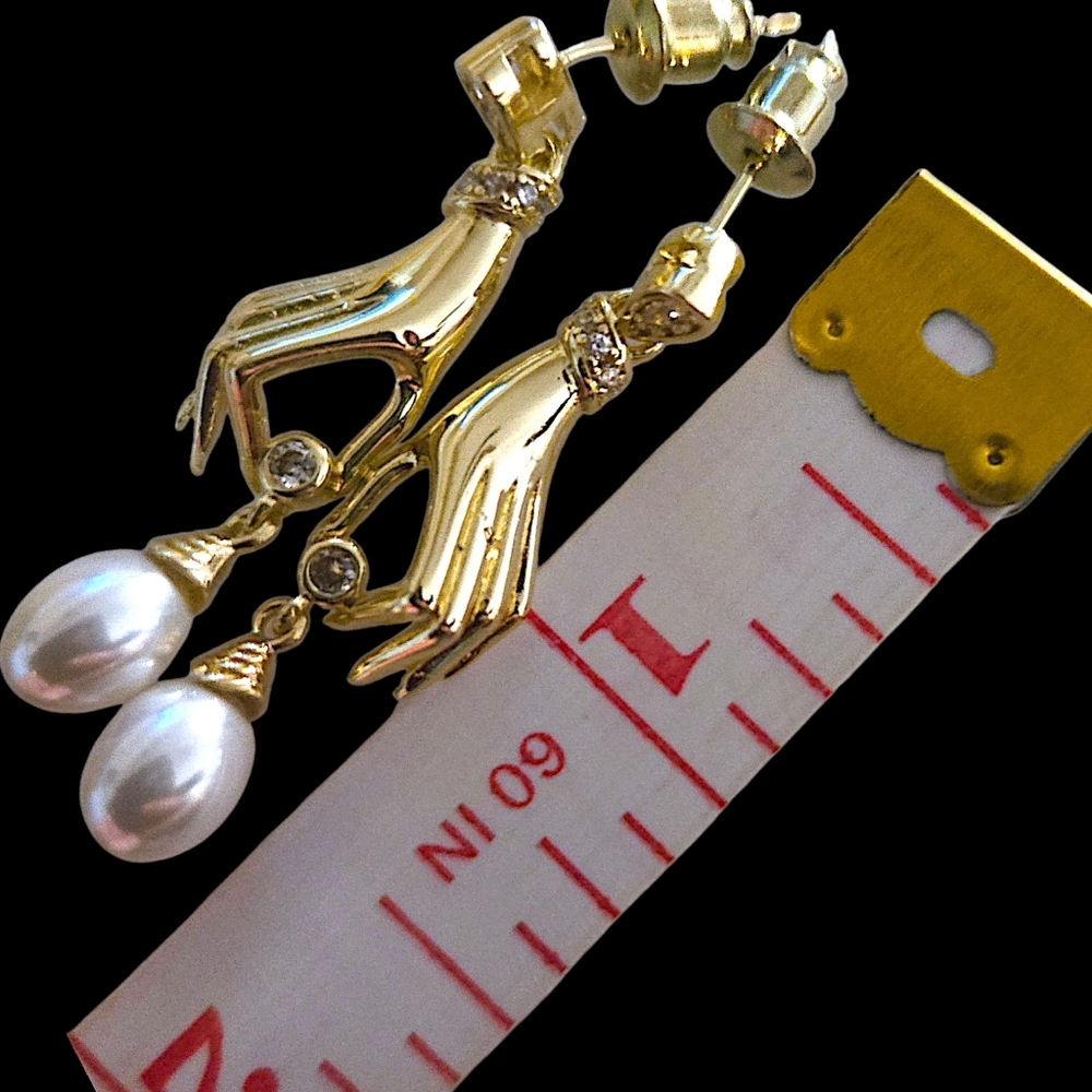 NWT Unique Hand W Pearl earrings - Picture 3 of 3